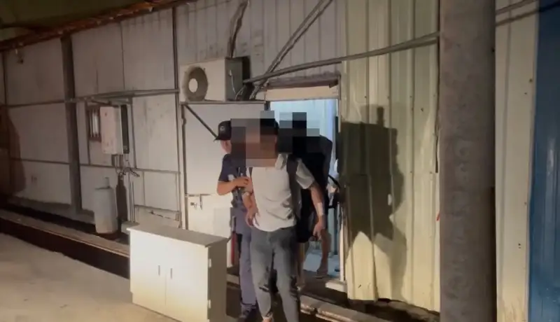 歇業小吃部變身越式毒趴KTV！警方強勢攻堅逮38名越籍男女