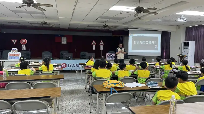 文元國小參訪第五警分局　體驗學習交通安全與防毒教育