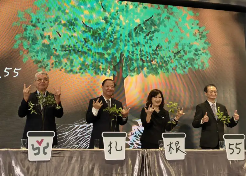 張老師基金會台中中心55週年暖心盛會 330人齊聚點亮陪伴的燭光