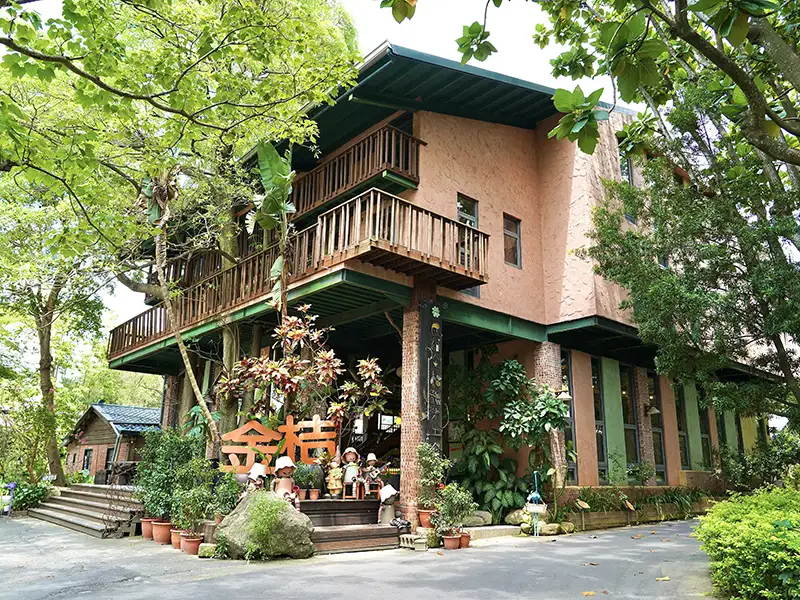 嘉義文觀局推親子搭台灣好行踩線　網紅家庭暢遊板陶窯與金桔觀光工廠