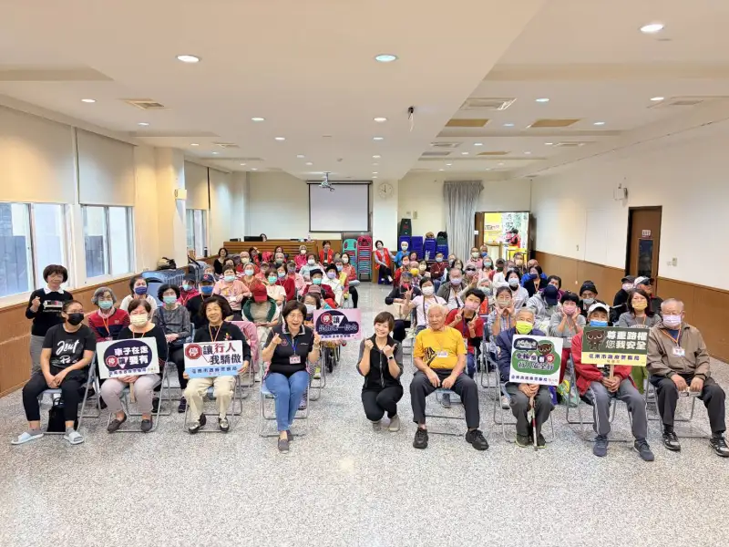 為降低高齡者路口事故  南警五分局深入社區宣導交通安全