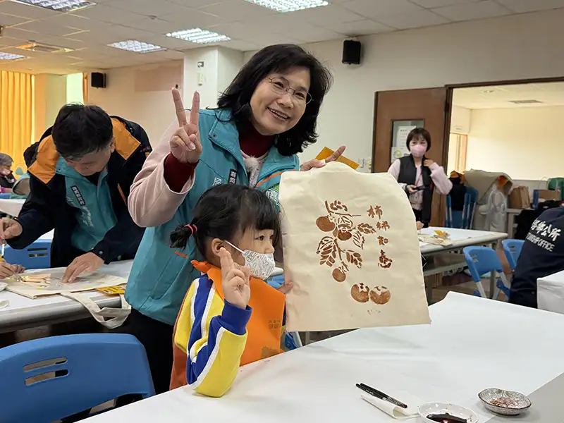 嘉義番路推動代間學習　長輩攜手幼兒傳承柿子文化
