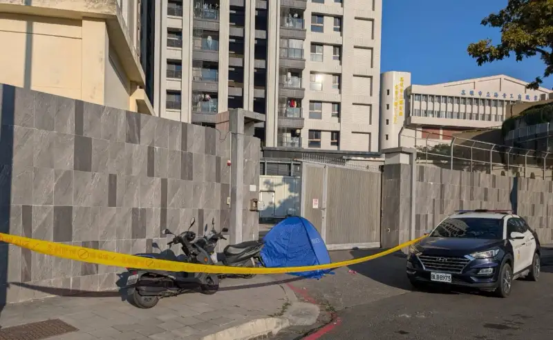 左營鼓山三路驚傳意外　男子遭電動鐵捲門夾困身亡
