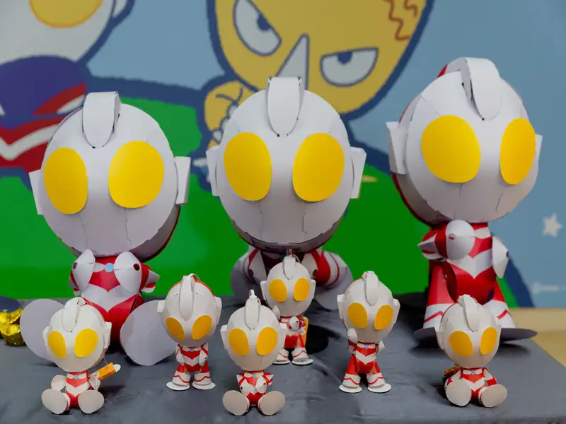 高雄冬日遊樂園推超人力霸王提燈 陳其邁祝市民馬上幸福