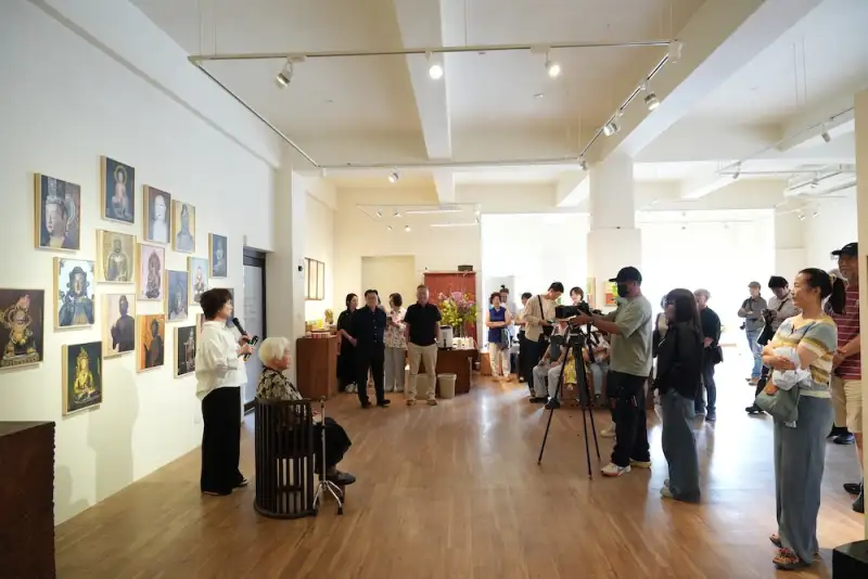 97歲素人阿嬤攜手藝術家兒子辦聯展　《歲華如供》以畫筆寫下最動人的母親節風景