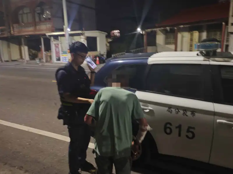 防長者走失有撇步　布袋警籲善用愛心手鍊守護安全
