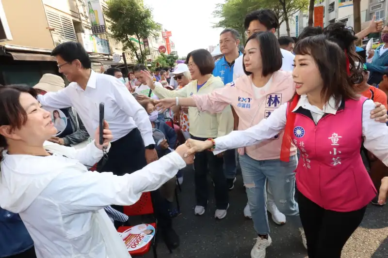 披戰甲、騎白馬！童小芸化身花木蘭　攜謝龍介誓搶回中西北第三席
