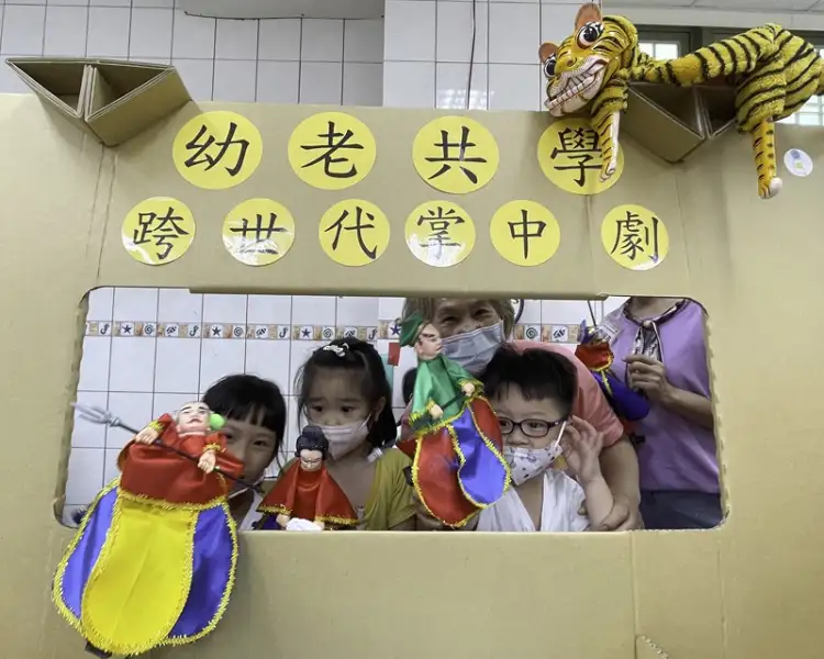 長輩變身童玩老師！嘉藥幼老共學營重現懷舊時光