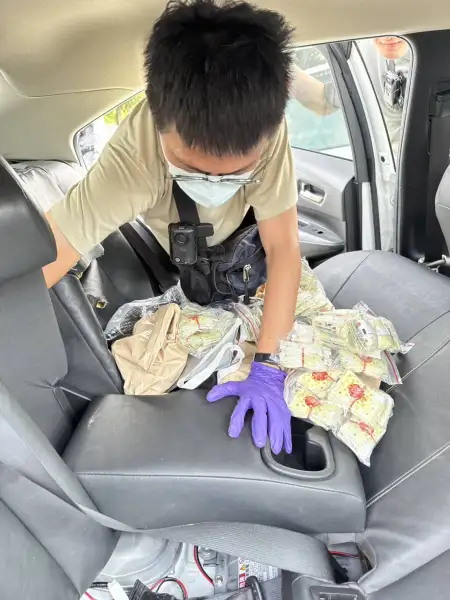 專挑純白權利車藏毒！台南警破獲「移動式毒品倉儲」 查扣市值500萬毒品、彩虹菸上千支
