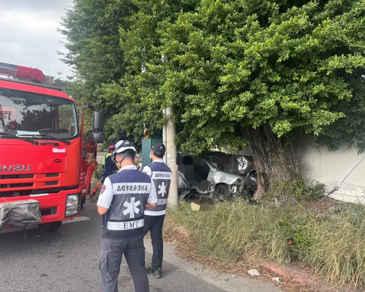 上午才發現車禍！小港男凌晨自撞路樹身亡