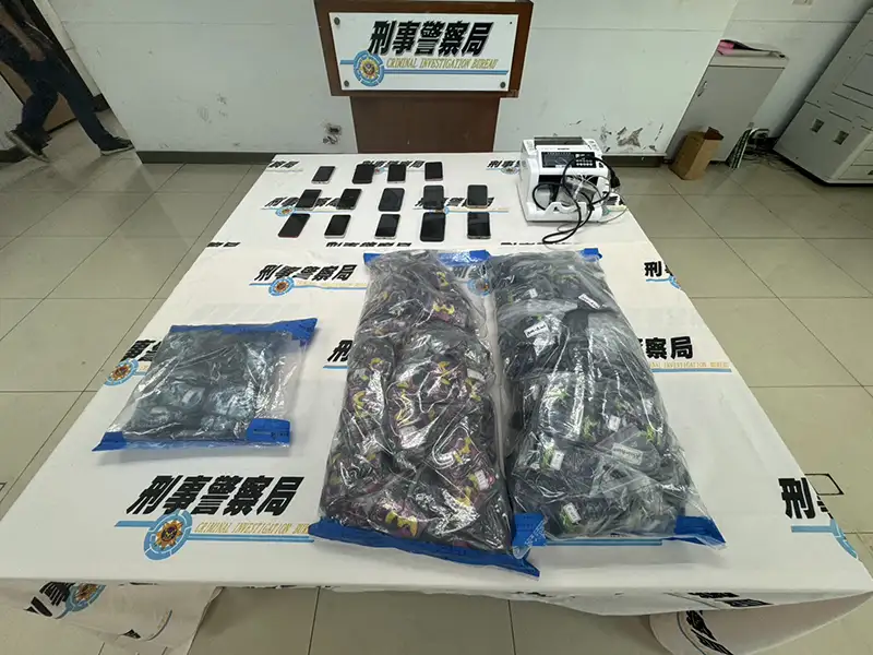 詐團藏身宮廟與菸酒行內　警攻堅起獲毒品2千包與220萬現金