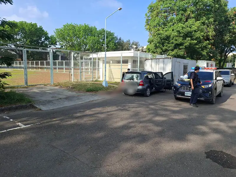 高雄楠梓父女二人陳屍車內