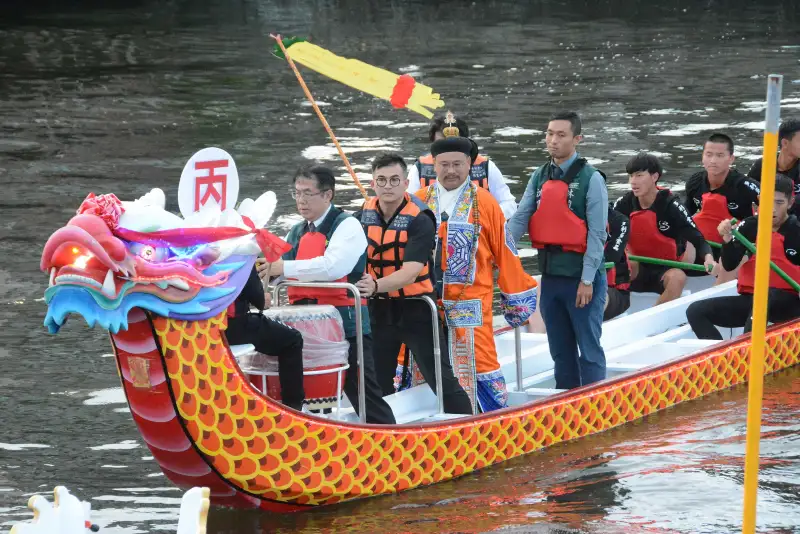 台南龍舟賽今晚在市長黃偉哲祭江後正式揭開序幕