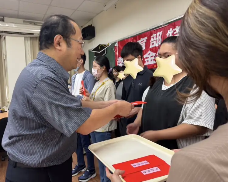 不畏困境展堅毅　中華醫大73名特殊生獲頒144萬獎助金
