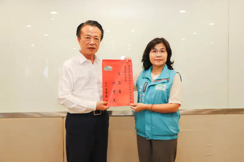 翁章梁頒發政府服務獎 勉勵持續精進便民措施