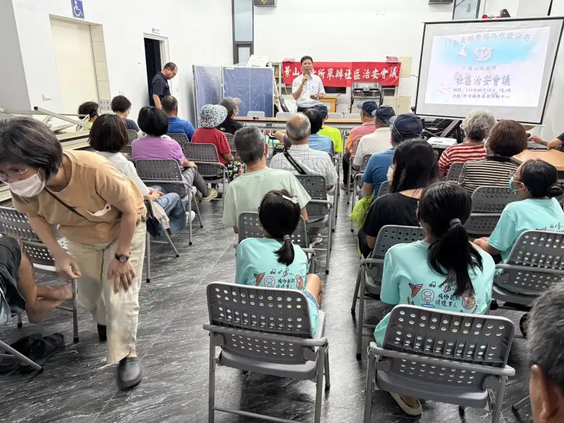 布袋分局社區治安座談會熱絡登場 強化反詐與交通安全意識