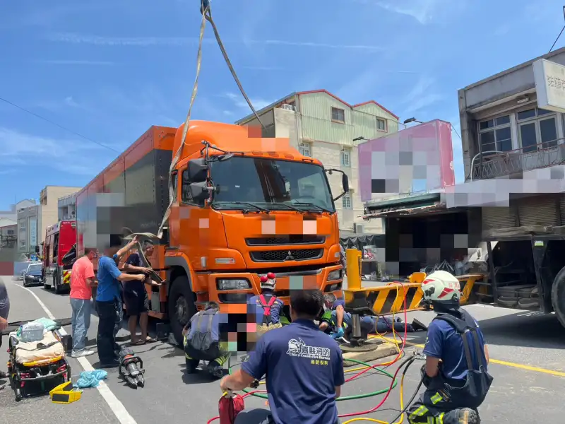嘉縣義竹九旬老婦牽車過馬路遭大貨車碰撞不治