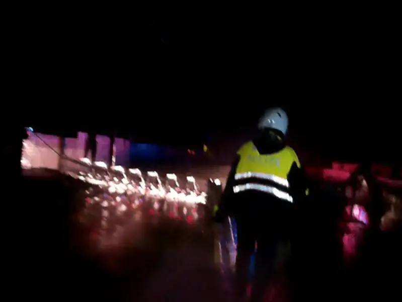 丹娜絲颱風重創義竹 警方冒險進村救出傷者