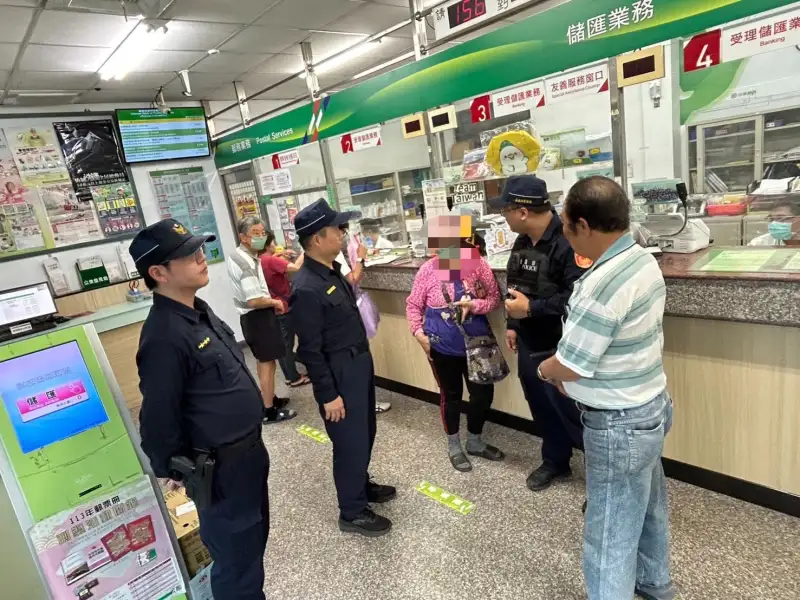 中埔警長親向民眾宣導防騙   籲勿輕信不明簡訊與連結