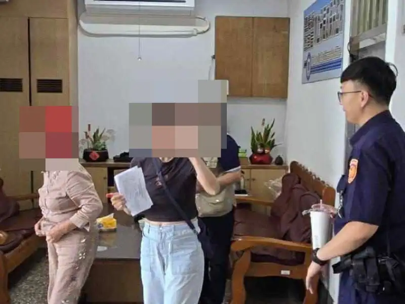 失智老婦誤闖太保找「老闆」　警方耐心守候助其返家