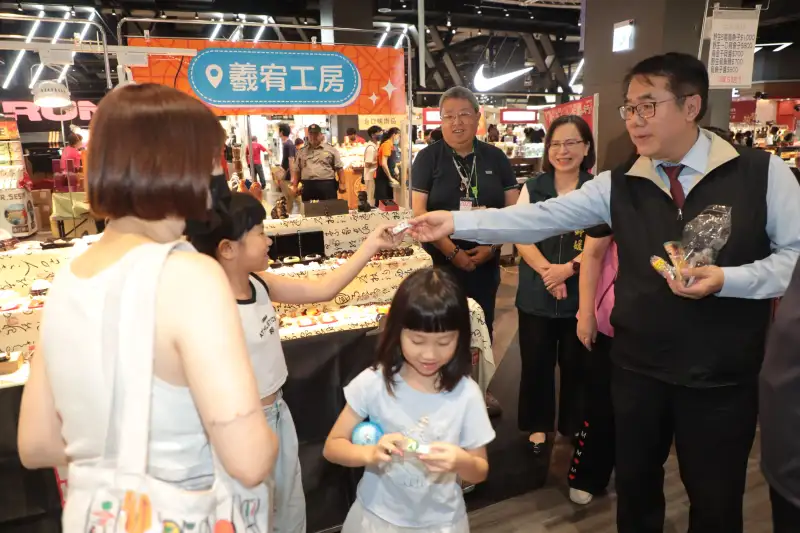超級行銷員黃偉哲現身台茂購物中心一展功力