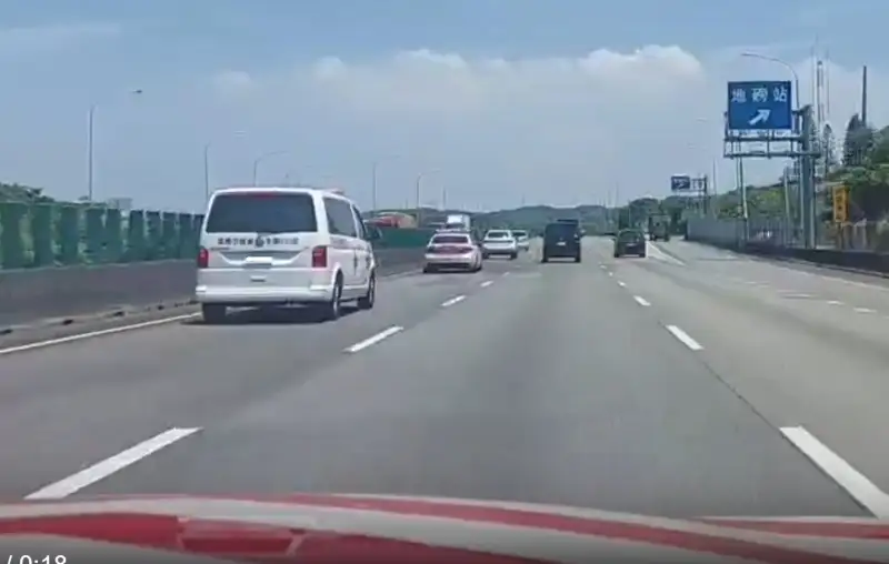 國道警出動護送救護車助早產嬰轉院