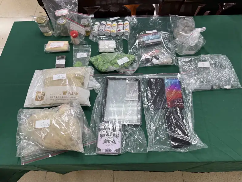 高雄警喬裝外送員 攻堅安平豪宅毒鴛鴦落網
