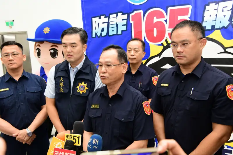 嘉縣警破獲詐欺集團　起獲金融卡、帳冊與多種毒品