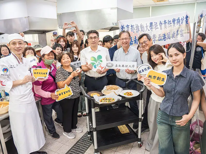 重陽節不只吃糕！嘉南藥理大學邀阿公阿嬤體驗「夜店風健身房」好青春