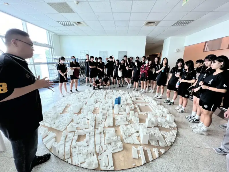 一場穿越課本與國家級科學現場的校外實驗觀察課